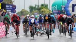 Giro de Italia: Kaden Groves se impone en un caótico esprint, Leknessund sigue de líder