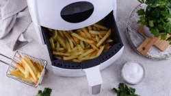¿Cómo hacer papas fritas en la freidora de aire?