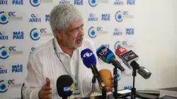 Gobierno dice que está revisando y no renegociando el TLC con EE.UU.