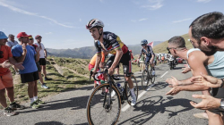 Golpe de orgullo de Evenepoel en Larra-Belagua, Kuss luce la roja en la Vuelta a España
