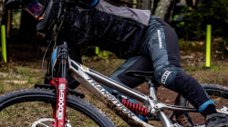Valentina Roa va hoy por el título de la Copa Mundo de DH en Canadá