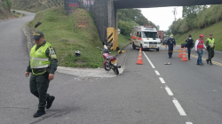 Un motociclista falleció en la vía Manizales - Pereira