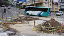 Repararon hundimiento en la vía cerca del puente Vizcaya