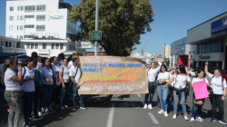 Agentes educativas se plantan en protesta pacífica ante el ICBF para abogar por sus niños