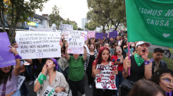 "Mujer, escucha, únete a la lucha", resonó al unisono en la marcha del 8M en Manizales