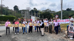Cafeteros protestan en La Manuela (Manizales) pidiendo ingresos dignos