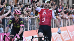 Benjamin Thomas hace buena la fuga del día, Pogacar vive en rosa en el Giro de Italia