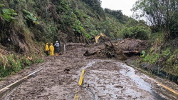 32 personas, sin poder salir del PNN Los Nevados por derrumbe en la vía de acceso