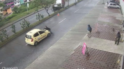 Video: Taxista habría arrastrado a conductor para no responder por accidente en Manizales
