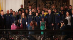 El equipo colombiano que va a los Juegos Olímpicos de París recibe el pabellón nacional 