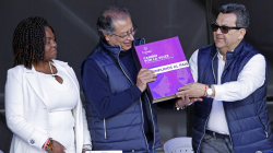 El presidente Petro firmó la reforma pensional, ¿por qué no estuvo la ministra de Trabajo?