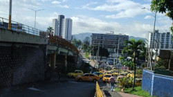 Paro de taxistas en Pereira: se presentan bloqueos en el viaducto y en glorieta Pinares