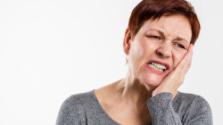 El bruxismo es más que un rechinar de dientes, conozca aquí alternativas de tratamiento