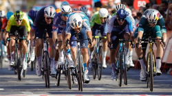 Belga Van Aert se confunde y pierde la etapa en la meta