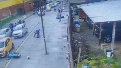 Video: indignación en Pereira por agente de tránsito que golpeó a motociclista con un cono