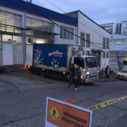 Los camiones los dejan sin espacio para caminar detrás del SES Hospital de Caldas