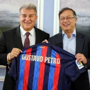 Petro le propone al presidente del Barcelona que establezca una academia en Colombia