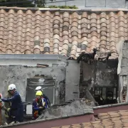 Una avioneta cayó en zona residencial de Medellín: al menos ocho muertos