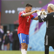 Costa Rica se niega a hacer las maletas y vence 1-0 a Japón