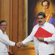 Maduro y Petro se comprometen a seguir trabajando hacia la integración total