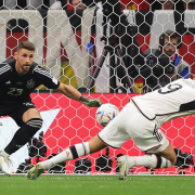 Con un empate en la recta final Alemania rebaja la euforia española