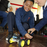 Samuel y José, estudiantes del Colegio Latinoamericano, son campeones de robótica