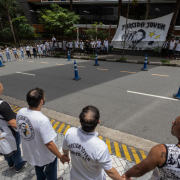 Hinchas realizaron vigilia por la salud de Pelé 