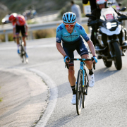 Rescinden contrato del ciclista colombiano "Supermán" López 