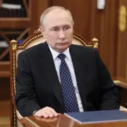 Putin ordena alto el fuego de 36 horas a partir del mediodía de mañana