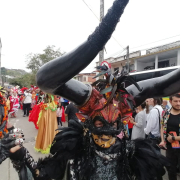 Alegría y creatividad en el desfile de Cuadrillas del Carnaval de Riosucio