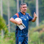"No soy ningún cajonero": Fernando Dortti, gerente y asistente técnico del Once Caldas