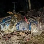 Al menos 33 muertos al caer autobús con migrantes por precipicio en Panamá
