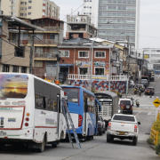 Mecánicos y habitantes, con reparos al bulevar de la 19 en Manizales