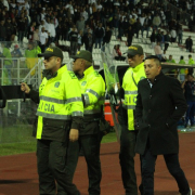 El técnico Diego Corredor se quedó solo y sin defensa en el Once Caldas