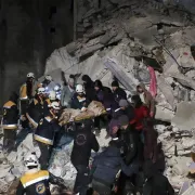 Con el tiempo en contra, Siria busca a sus víctimas a la espera de más ayudas
