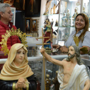Mercado religioso, listo para complementar las plegarias