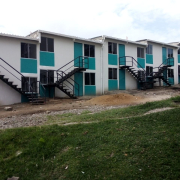 Familias en Neira llevan 3 meses esperando la casa que les sorteó la Gobernación 