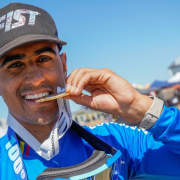 Juan Esteban celebra su oro Latinoamericano de BMX de Argentina