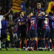 Barcelona da una estocada casi definitiva a la liga española tras ganarle al Real Madrid