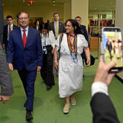 El presidente Gustavo Petro inicia su gira en Estados Unidos criticando "el poder mundial"