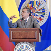 Perú denuncia "nueva e inaceptable injerencia" del presidente Petro en asuntos internos