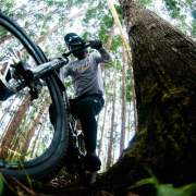 El Down Hill de las Flores en Manizales entregó los primeros campeones