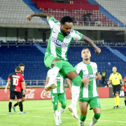 Triplete de Dorlan Pabón pone líder a Atlético Nacional y apaga a Melgar en Barranquilla
