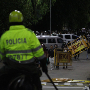 Hinchas descontentos causan caos alrededor del estadio Palogrande: Once Caldas cayó 1-2