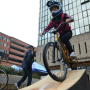 BMX de Manizales se planta ante la Alcaldía pidiendo que termine su pista de entrenamiento