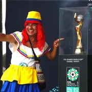 Cali recibe con una fiesta y mucha emoción el trofeo del Mundial Femenino