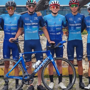 Supergiros y Caldas pedalean en la Vuelta de la Juventud