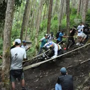 ¡Apareció el arcoíris mundial! El francés Loic Bruni ganó el DH de las Flores en Manizales