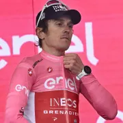 Geraint Thomas: "Espero defender la maglia rosa en Crans Montana"