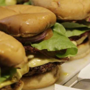 Coma hamburguesas baratas y en concurso en el Burger Master 2023
